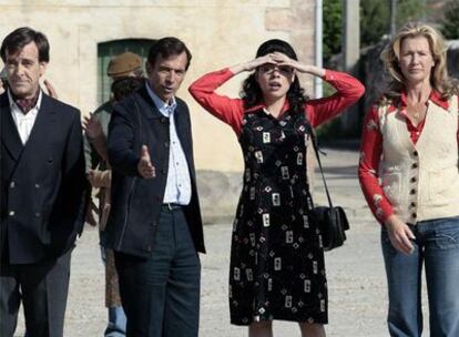 Antonio (Imanol Arias), Paquita (Ana Arias) y Mercedes (Ana Duato), en una escena de la nueva entrega.