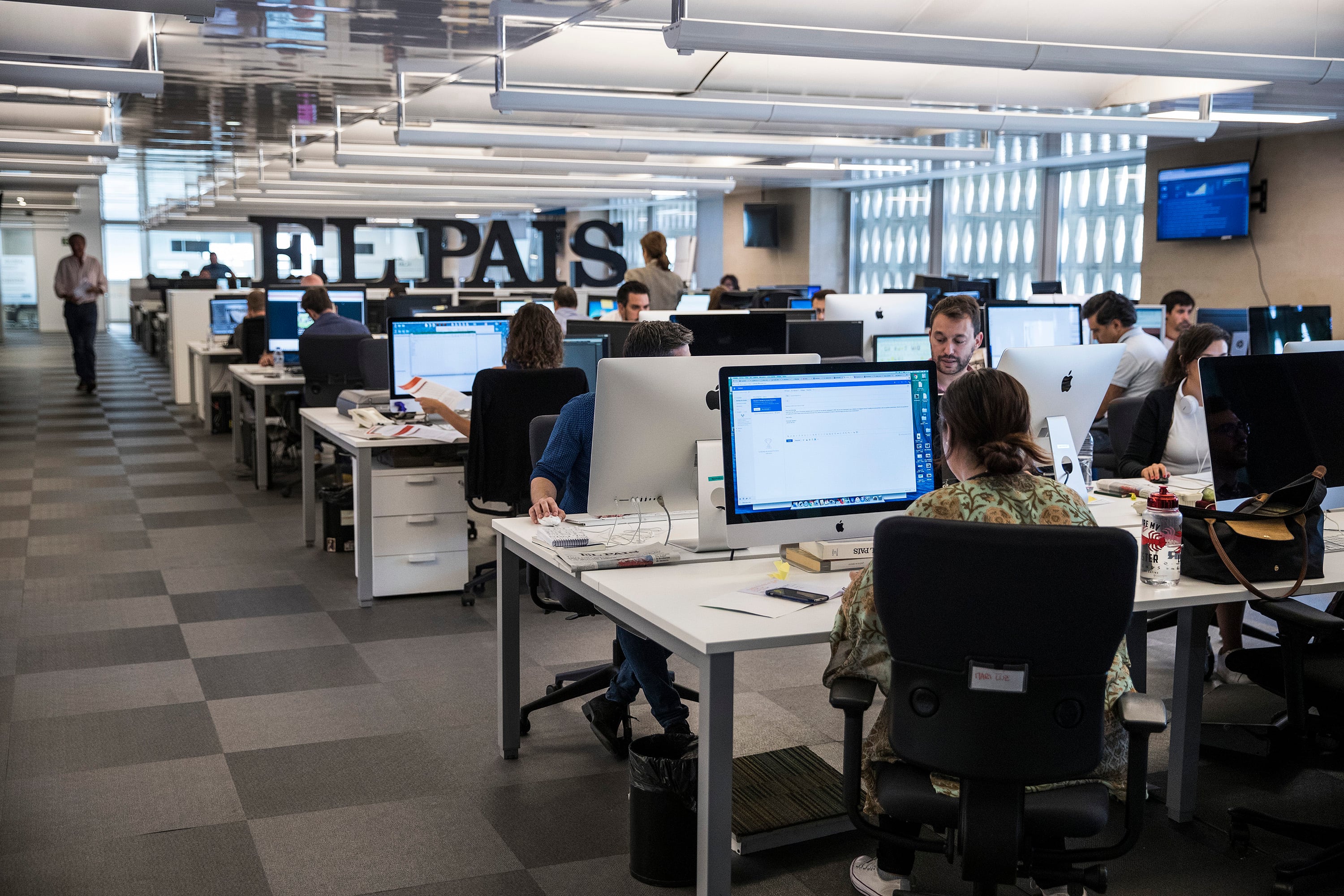 El Periodismo de Calle Emerge como Pilar Indispensable Frente al Avance Imparable de la IA