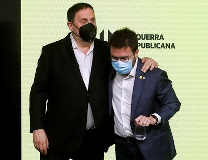 Pere Aragonès y Oriol Junqueras en su comparecencia para valorar los resultados de las elecciones catalanas.