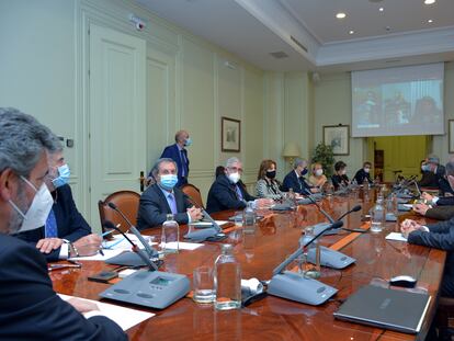 El presidente del Tribunal Supremo y del Consejo General del Poder Judicial (CGPJ), Carlos Lesmes preside un pleno extraordinario en el CGPJ, en Madrid (España), a 28 de octubre de 2020.