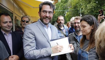 El ministre de Cultura, Maxim Huerta, a la Fira del Llibre a Madrid, el 9 de juny.