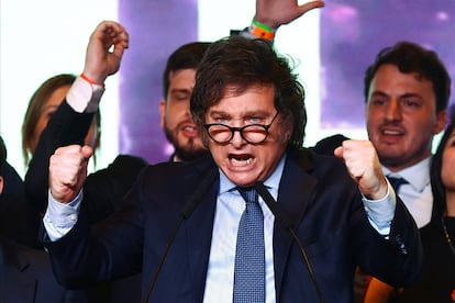 Javier Milei se dirige a sus simpatizantes en Buenos Aires tras las elecciones del pasado 22 de octubre.