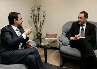 Zapatero, durante su reunión con el líder de los socialistas madrileños, Rafael Simancas.