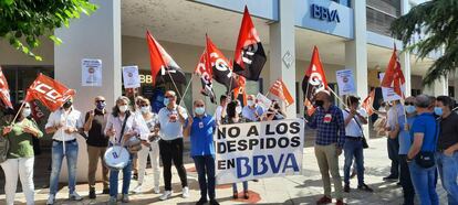 02-06-2021 Concentración de los trabajadores de BBVA en Badajoz
 ECONOMIA ESPAÑA EUROPA EXTREMADURA
 