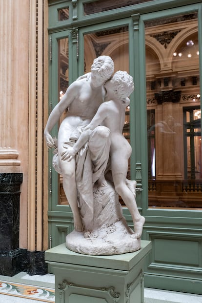 El secreto escultura teatro Colon