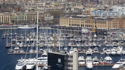 Vista aérea del Port Vell, donde hay un proyecto para albergar grandes yates y barcos de recreo.
