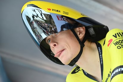 Jonas Vingegaard, con el casco de contrarreloj, en la Tirreno Adriático.