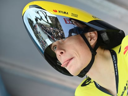 Jonas Vingegaard, con el casco de contrarreloj, en la Tirreno Adriático.