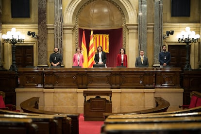 Los miembros de la Mesa del Parlament tras la constitución de la XIII legislatura.