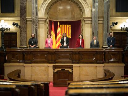 Los miembros de la Mesa del Parlament tras la constitución de la XIII legislatura.