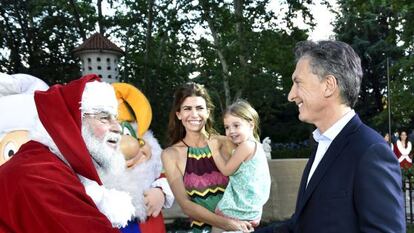 El presidente de Argentina, Mauricio Macri, celebra este mi&eacute;rcoles la Navidad junto con su esposa y su hija menor en la residencia oficial.