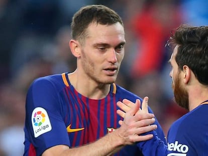 Vermaelen y Messi, en el duelo ante el Villarreal.