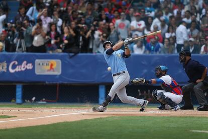 Dayron Varona durante una jugada del equipoTampa Bay Rays.