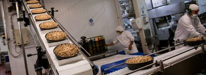 Producción de tartas heladas en la fábrica de Grido en Córdoba (Argentina).