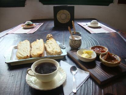 El té con pastas es una de las especialidades del café teatro La Cuadrada.