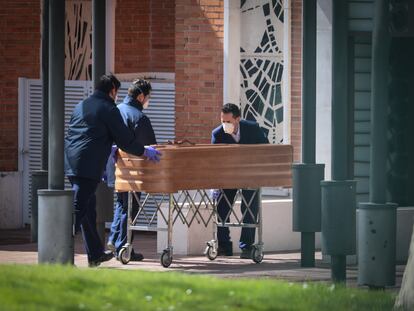 A coffin is taken to the La Almudena cemetery in Madrid.