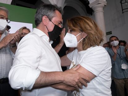 Juan Espadas y Susana Díaz en la sede del PSOE-A, tras la noche de primarias del 13 de junio.