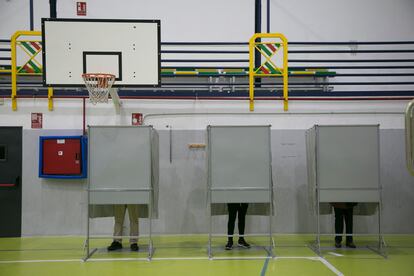 Ambiente electoral en Manzanares el Real (Madrid). 
