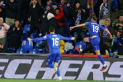 Borja Mayoral celebra su tanto frente al Cádiz.