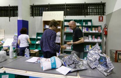 Una farmacia improvisada en un polideportivo de Amatrice. 