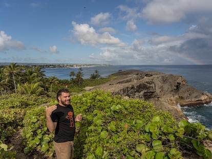 Lauce Colón en la zona donde se encuentra la 'Cueva del Indio' en Arecibo, Puerto Rico, el 17 de abril de 2024.