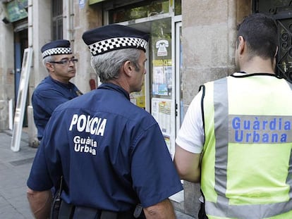 La Policía Nacional durante una operación a pie de calle.