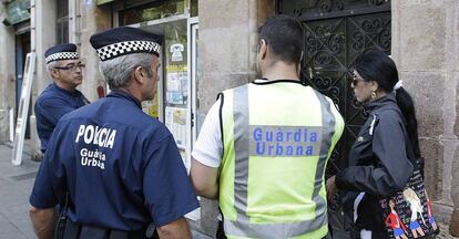 La Policía Nacional durante una operación a pie de calle.