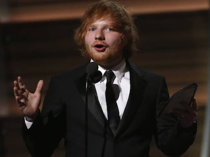 Ed Sheeran, recibe el Grammy como a la Mejor Interpretaci&oacute;n Vocal Pop Solista, por el tema &#039;Thinking Out Loud&#039;.
