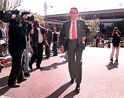 Joan Gaspart, ayer, a su llegada al Camp Nou.