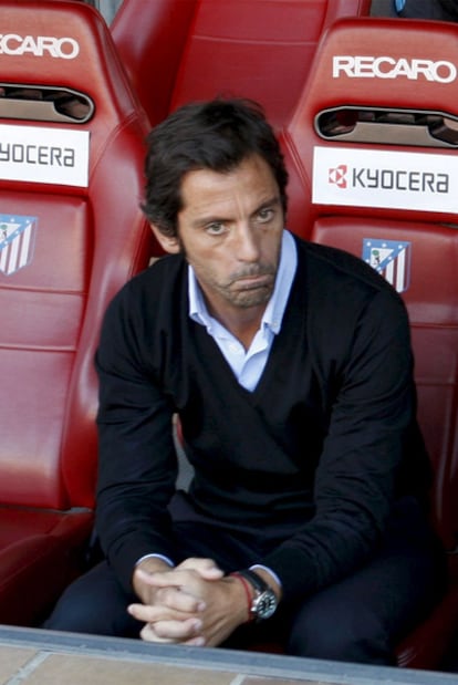 Quique Sánchez Flores, en el banquillo del Atlético.