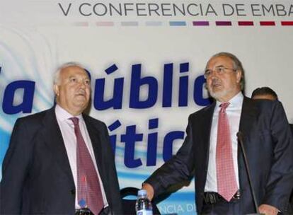 Solbes y Moratinos, en la V Conferencia de embajadores.