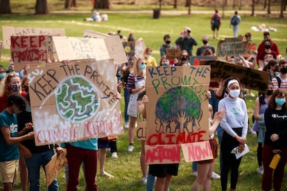 Un grupo de estudiantes protesta para exigir al Gobierno que intervenga contra el cambio climático en Indiana, Estados Unidos, el pasado 24 de marzo.
