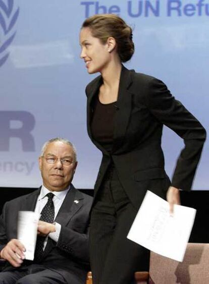 Angelina Jolie, con Colin Powell.