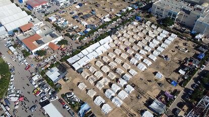 Vista aérea de un campo de refugiados en un campamento de la ONU, cerca de Jan Yunis.