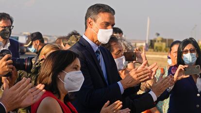 El presidente Pedro Sánchez y la ministra Margaraita Robles, el pasado agosto.