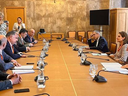 Reunión de la ministra de Transición Ecológica Teresa Ribera con representantes del sindicato de regantes del Tajo-Segura.