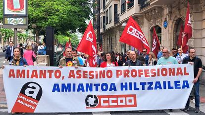 Manifestación de CCOO en Bilbao en defensa de los afectados por amianto, en una imagen de 2023.
