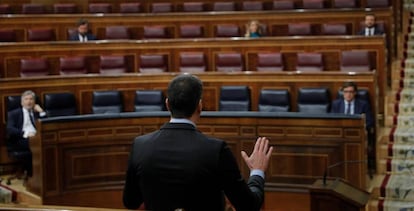 El presidente del Gobierno, Pedro Sánchez, durante su intervención en el Pleno de control al Ejecutivo que este miércoles se celebra en el Congreso.