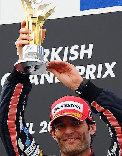 Mark Webber pudo levantar el trofeo de campeón pese al altercado con su compañero