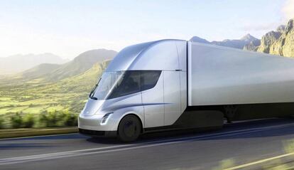 Tesla Semi circulando