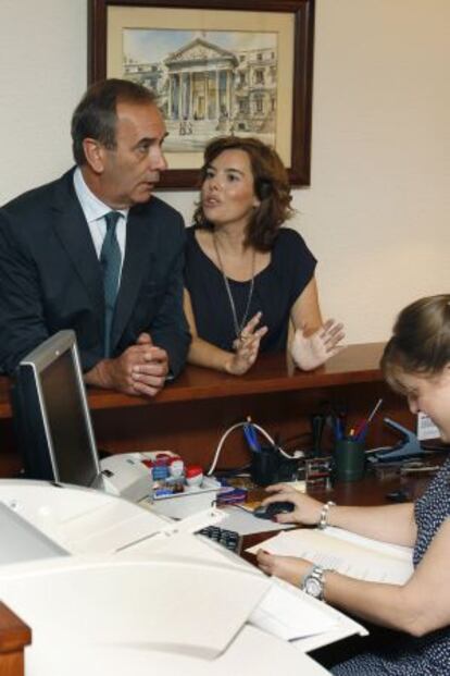 Los portavoces del PP y del PSOE en el Congreso de los Diputados, Soraya Sáenz de Santamaría y Antonio Alonso. EFE/Archivo