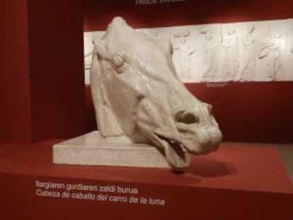 Cabeza de caballo, una de las reproducciones de piezas del Partenón griego