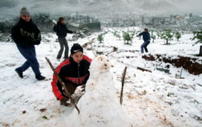 Niños jugando en Simat de la Valldigna.