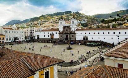 La iglesia y convento de San Francisco, del siglo XVI, en el centro histórico de Quito.