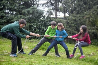 Ni&ntilde;os jugando.