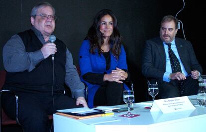 Begoña Villacís, en el centro, durante el acto organizado este jueves por Estrella Digital.