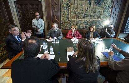 El presidente Puig, a la izquierda, en una reuni&oacute;n este martes.