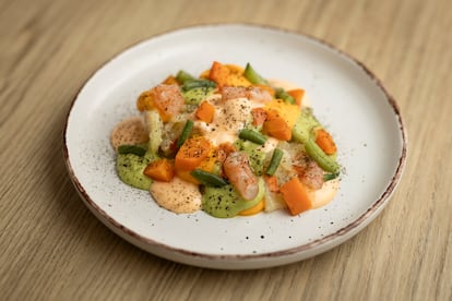 Ensaladilla de gamba roja en textura. 