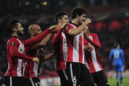 Mikel San Jos&eacute; celebra el segundo gol.