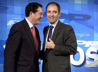 Michavila y Camps, durante un mitin del PP en Valencia en marzo de 2004.